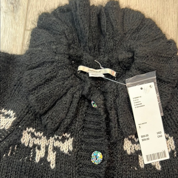 Urban Outfitters Black and White Cowl Neck Sweater - Picture 3 of 9